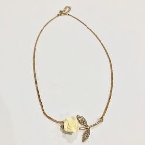 Single ivory color rose necklace